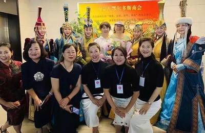 品味藝術(shù)之美 朗誦與造型藝術(shù)在“什么是美”專題講座中的交融